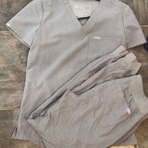Figs Gray Scrub Set